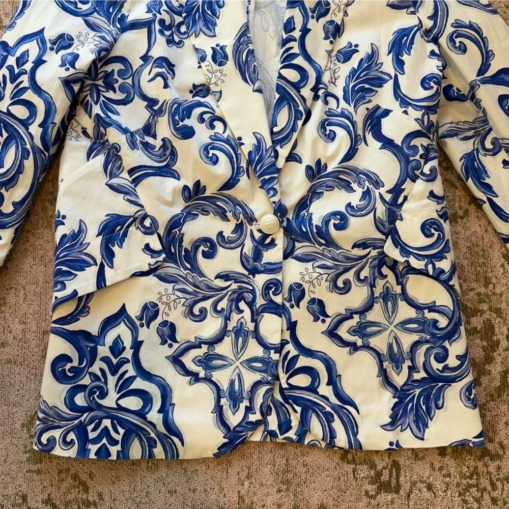 L'AGENCE Blue and Cream Floral Blazer - Picture 2 of 7